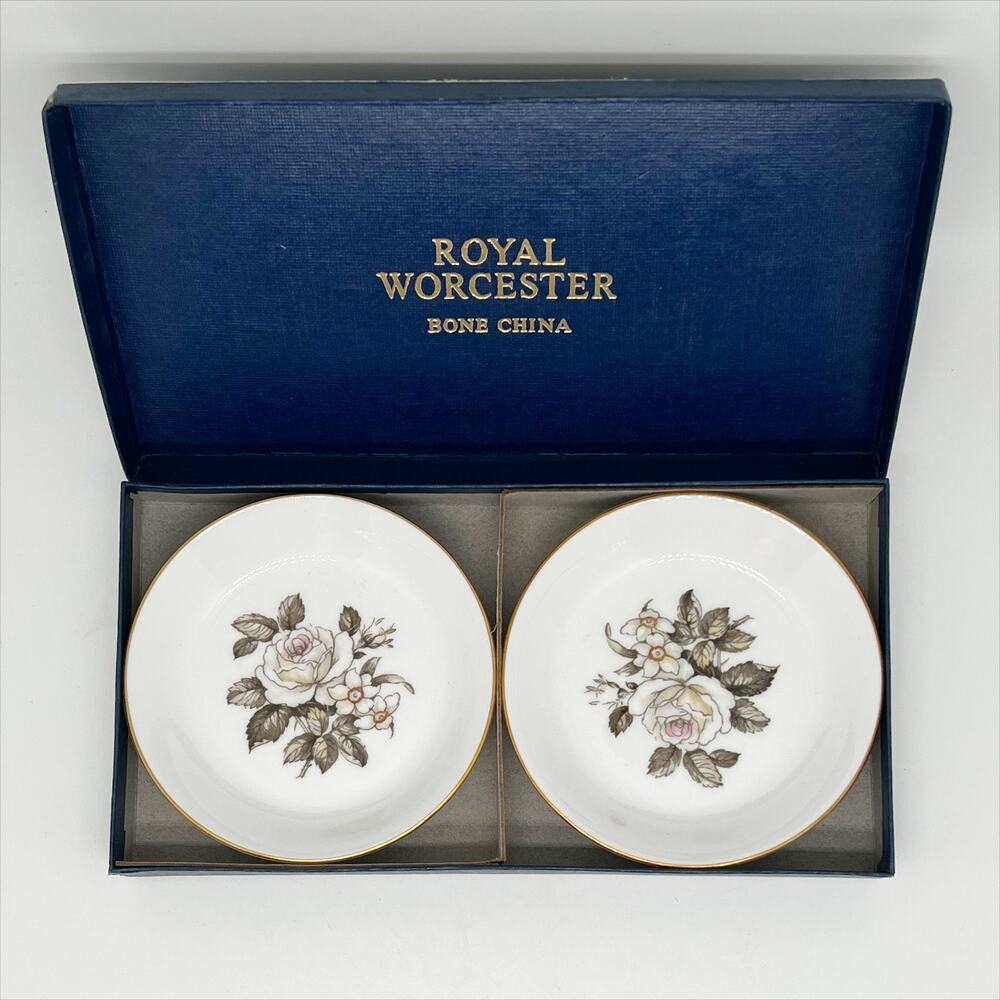 Vintage Royal Worcester Fine Bone China Set of 2 Plates White Roses